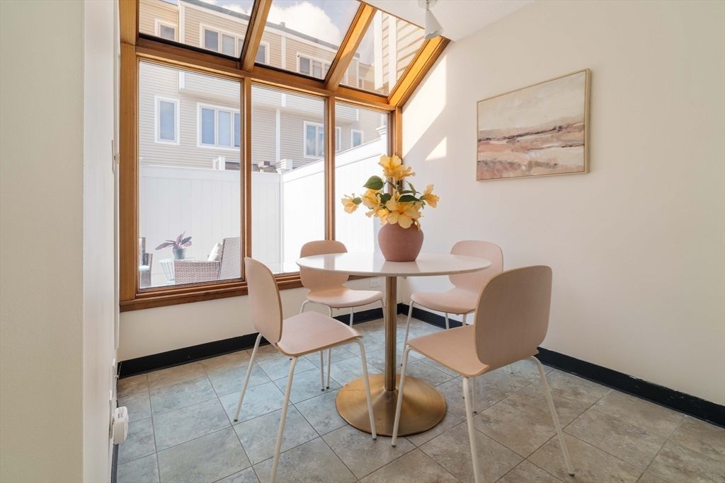 Dining room, Interior