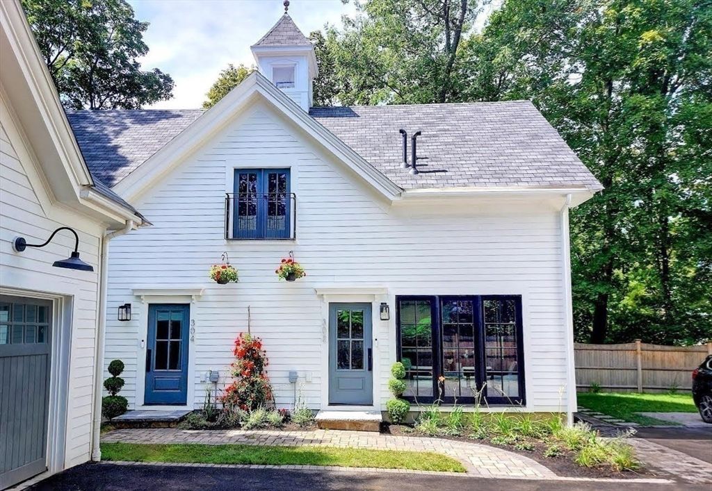 Exterior, Facade, Farmhouse