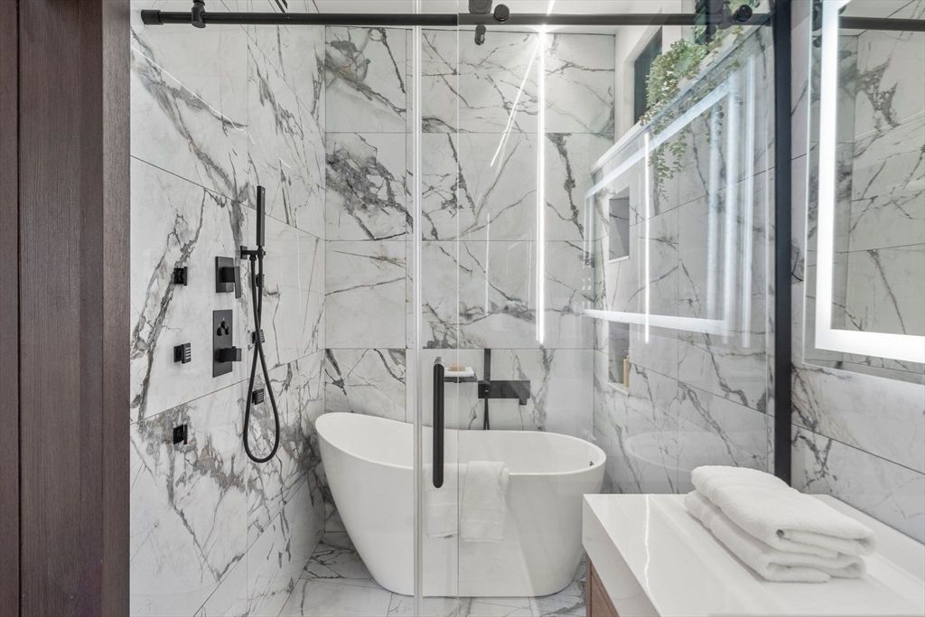 Bathroom, Free Standing Baths, Interior, Marble, Marble Walls