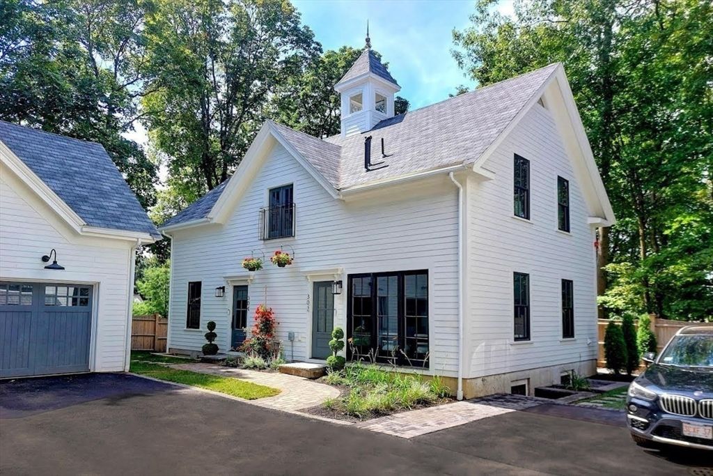 Attached, Exterior, Facade, Farmhouse