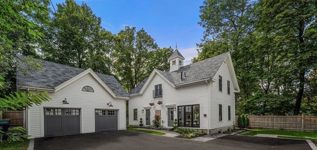 Attached, Exterior, Facade, Farmhouse