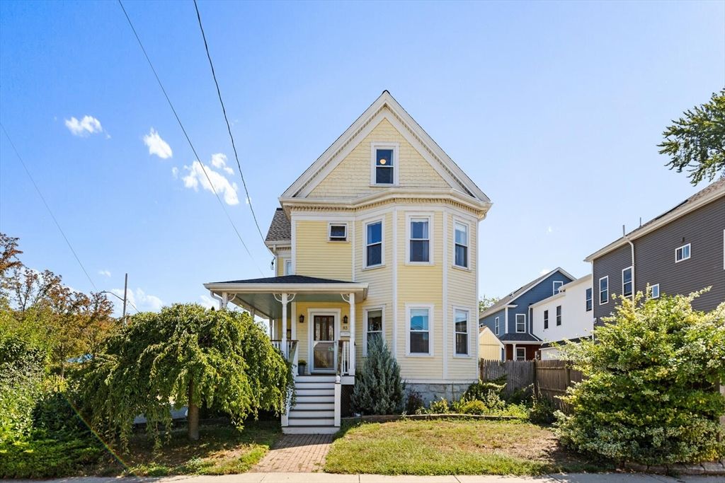 Exterior, Facade, Queen Anne Victorian