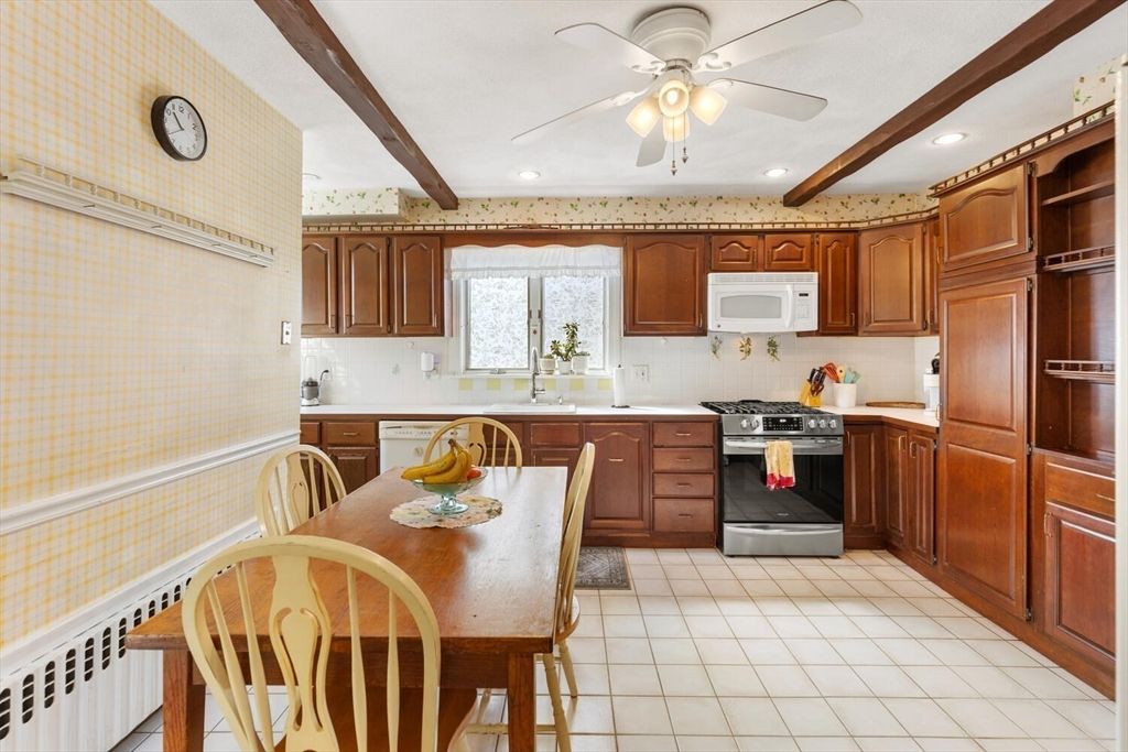 Dining room, Interior, Kitchen, Recessed Lighting, Wooden Beams