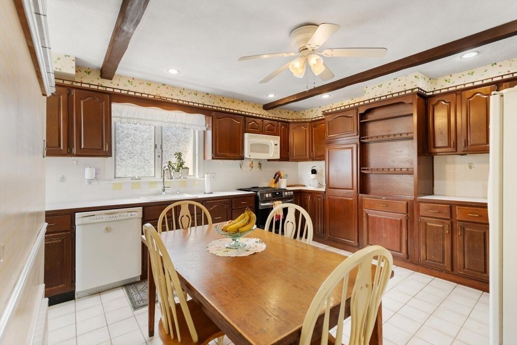 Dining room, Interior, Kitchen, Recessed Lighting, Wooden Beams