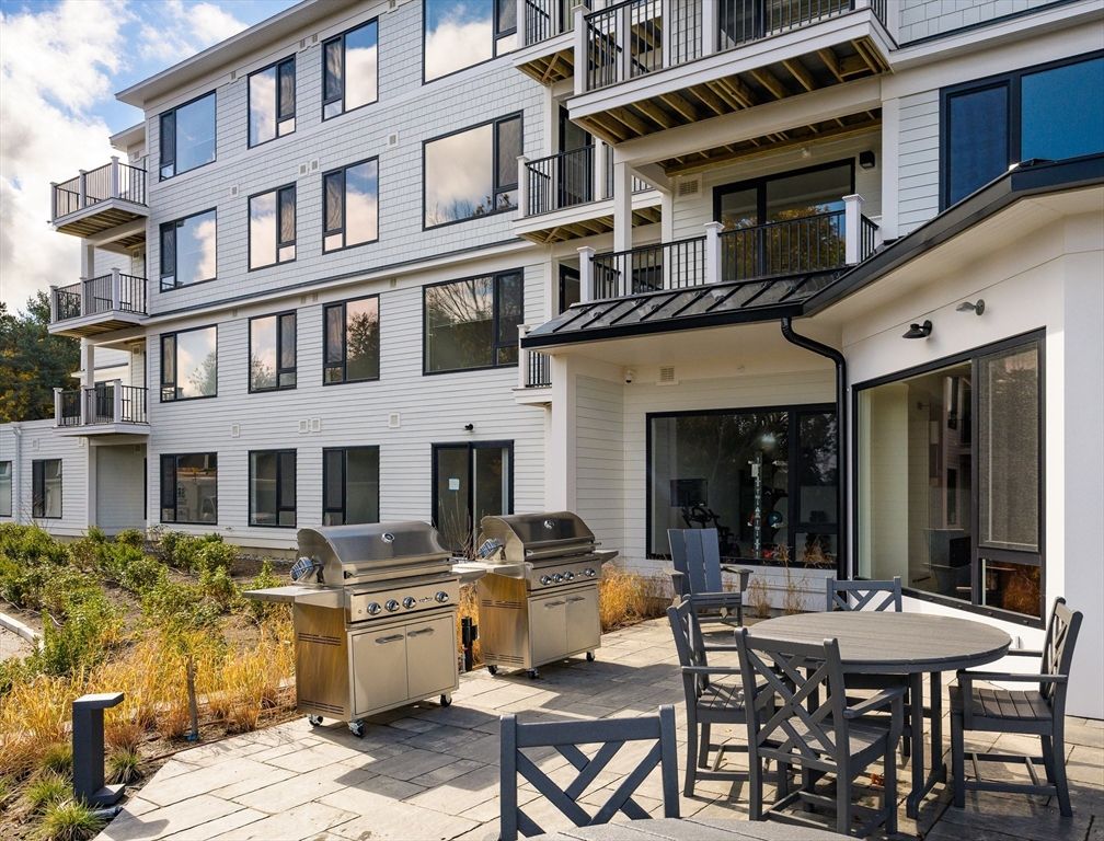 Exterior, Outdoor Kitchen