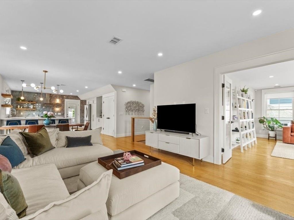 Dining room, Interior, Kitchen, Living room, Pendant Lights, Recessed Lighting, Wood Texture Flooring