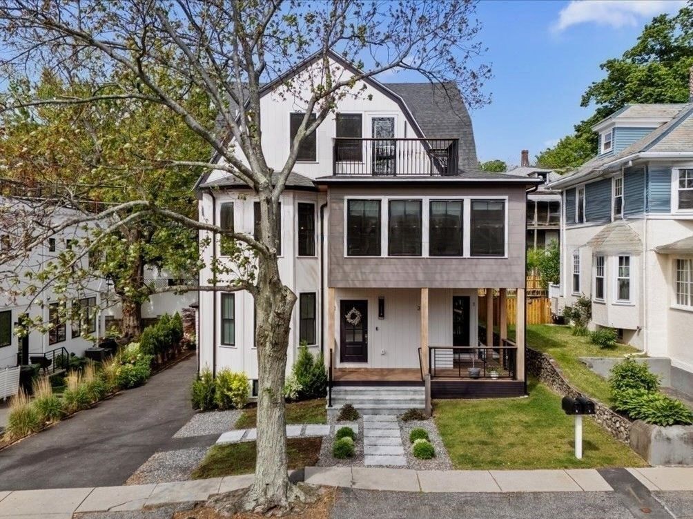 Exterior, Facade, Rowhouse
