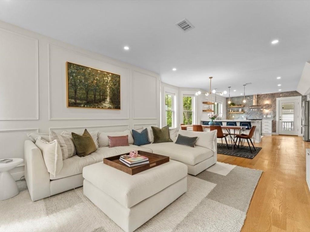 Dining room, Interior, Kitchen, Living room, Pendant Lights, Recessed Lighting, Wood Texture Flooring