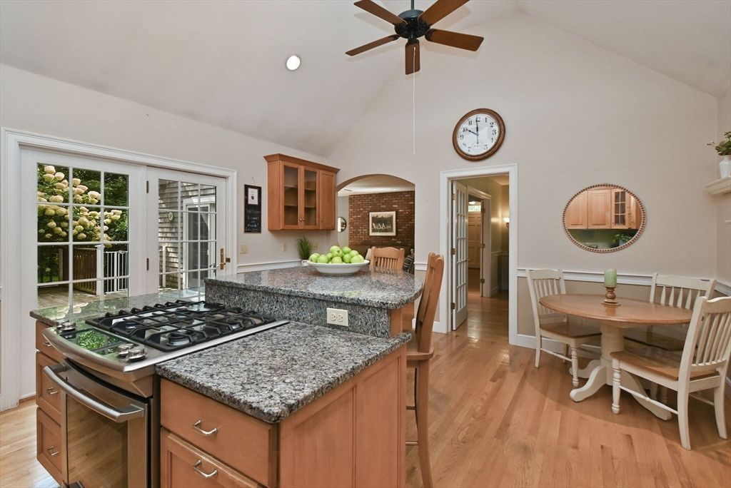 Dining room, Interior, Kitchen, Recessed Lighting, Wood Texture Flooring