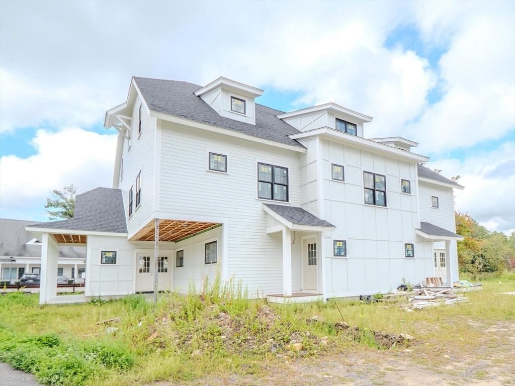 Backyard, Exterior, Facade, Farmhouse