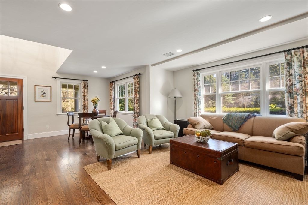Dining room, Interior, Living room, Recessed Lighting, Wood Texture Flooring