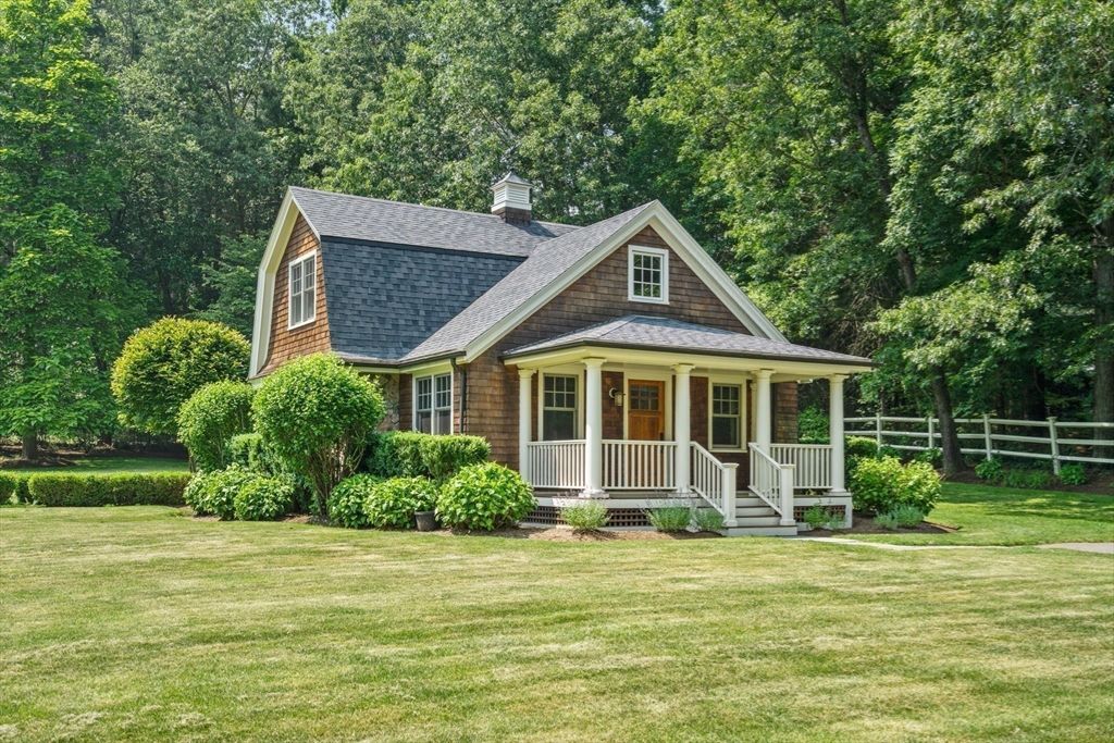 Exterior, Facade, Cape Cod