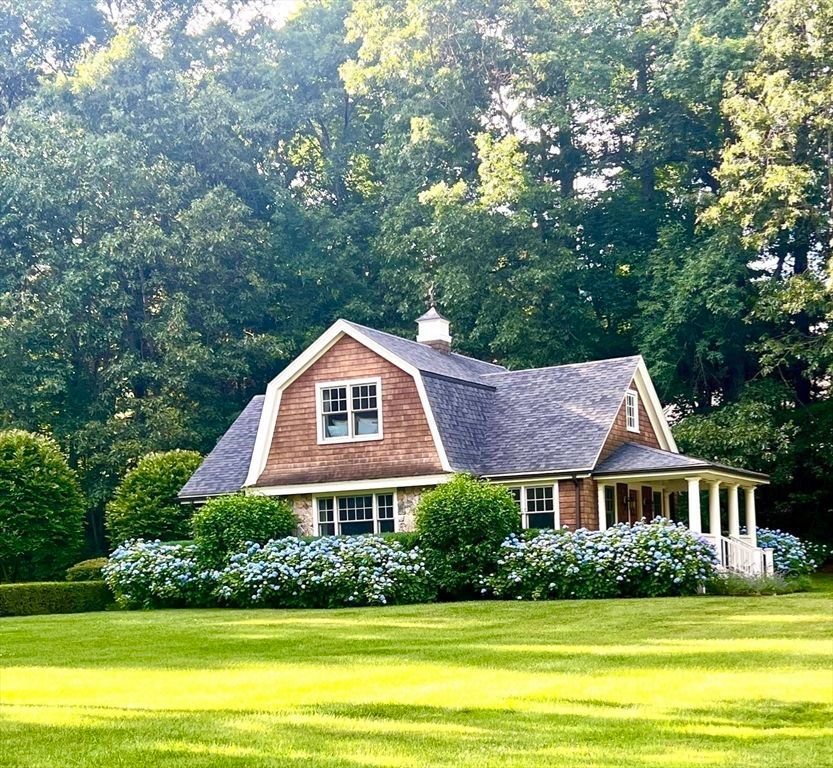 Backyard, Exterior, Facade, Cape Cod