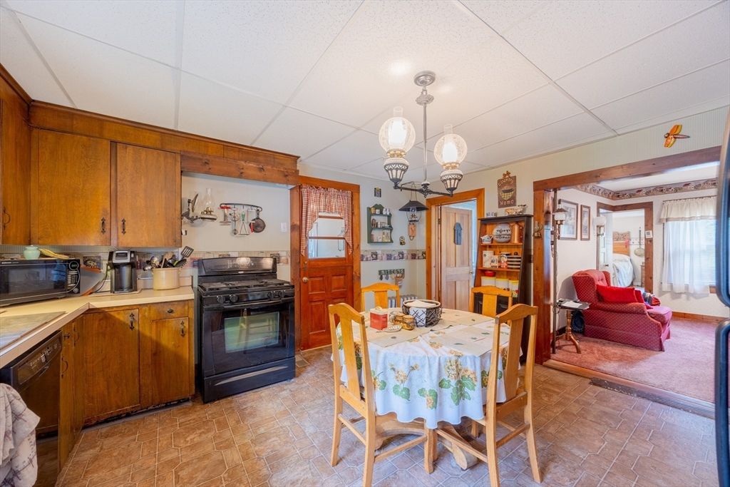Chandelier, Dining room, Interior, Kitchen
