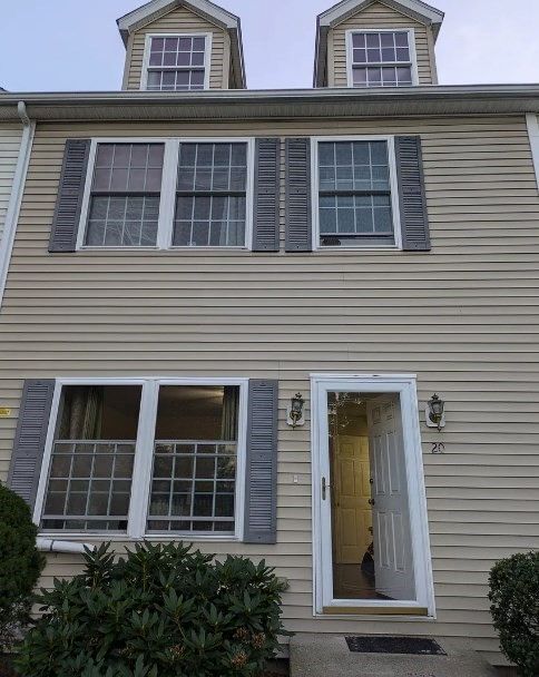 Exterior, Facade, American Foursquare
