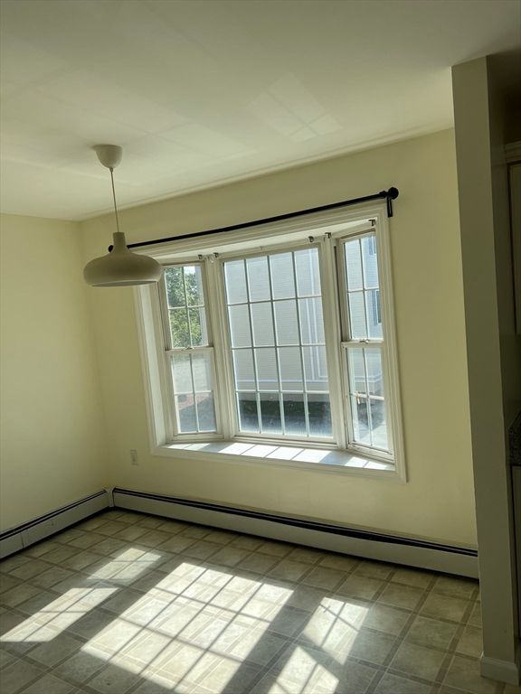 Empty room, Interior, Pendant Lights