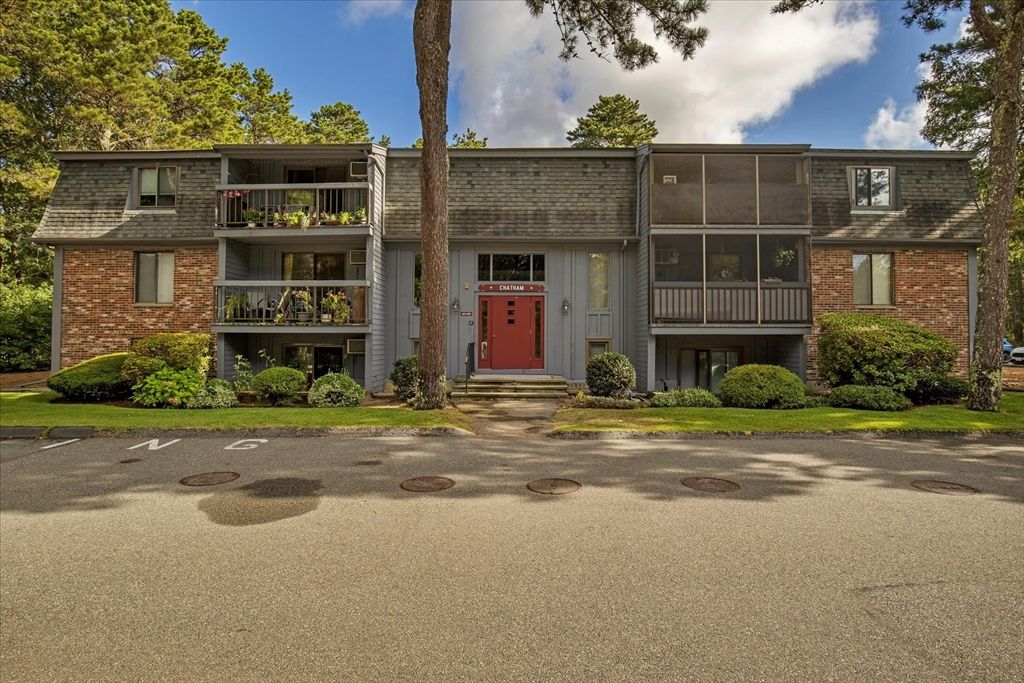 Exterior, Facade, Brick Facade, Modern