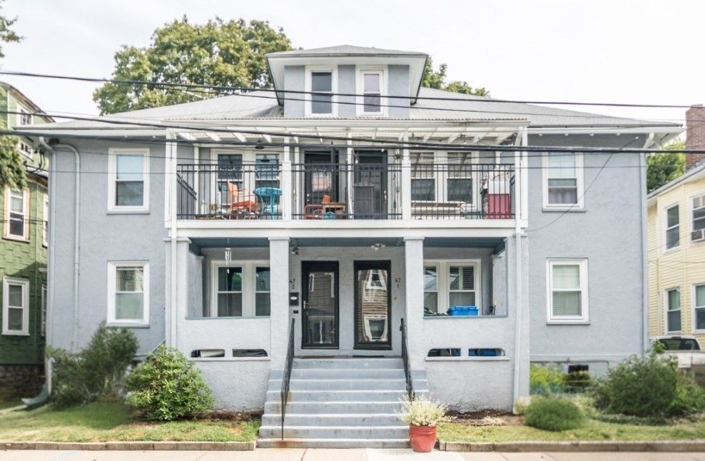 Exterior, Facade, American Foursquare