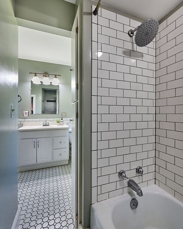 Bathroom, Dual Sink Vanities, Interior
