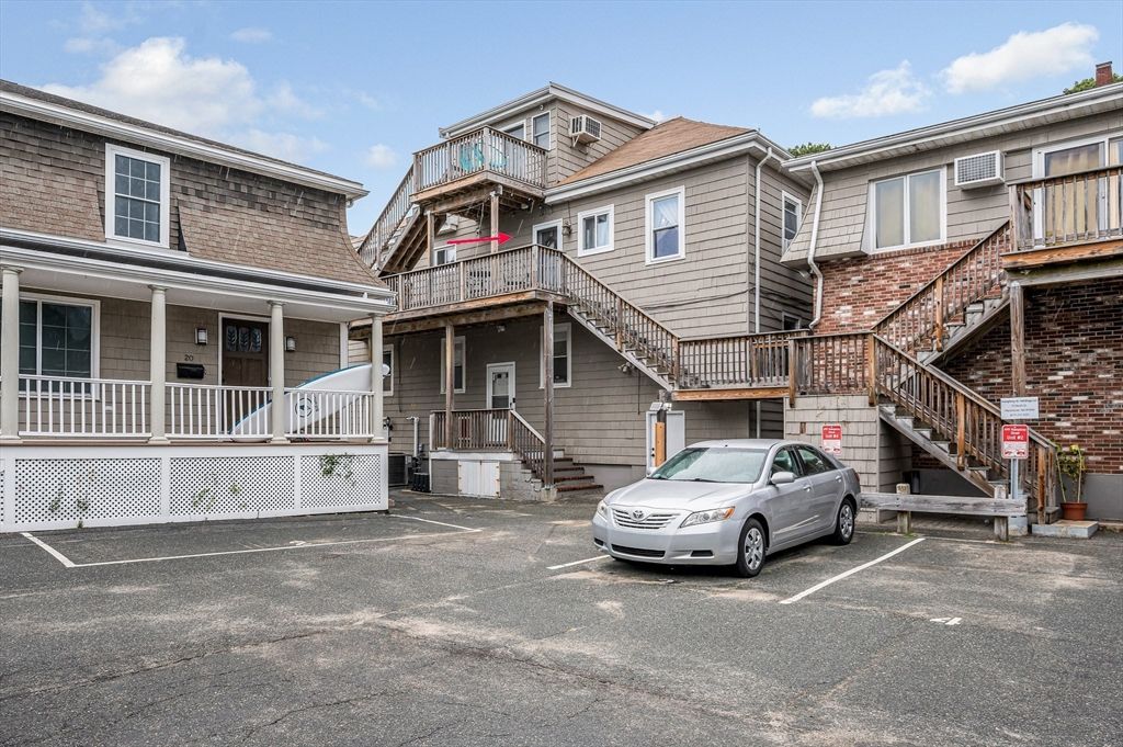 Attached, Exterior, Facade, Brick Facade, Rowhouse
