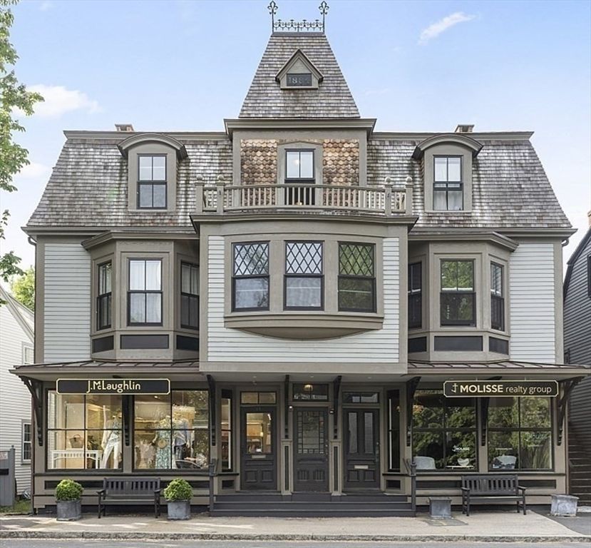 Exterior, Facade, Queen Anne Victorian
