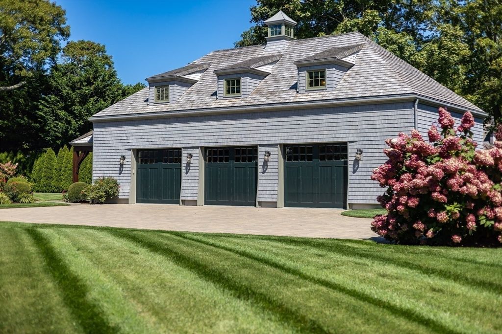 Attached, Exterior, Facade, Cape Cod