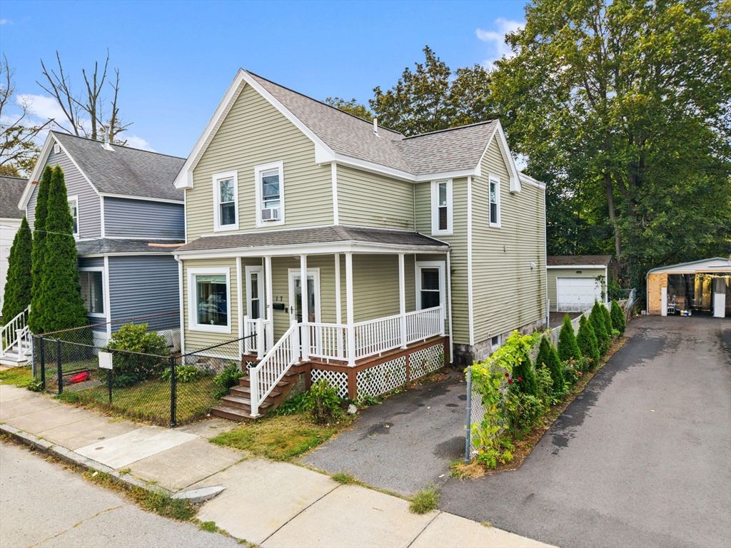 Exterior, Facade, Queen Anne Victorian