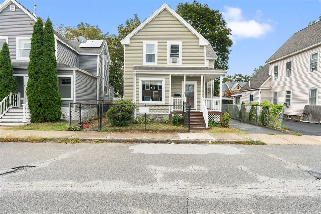 Exterior, Facade, Queen Anne Victorian