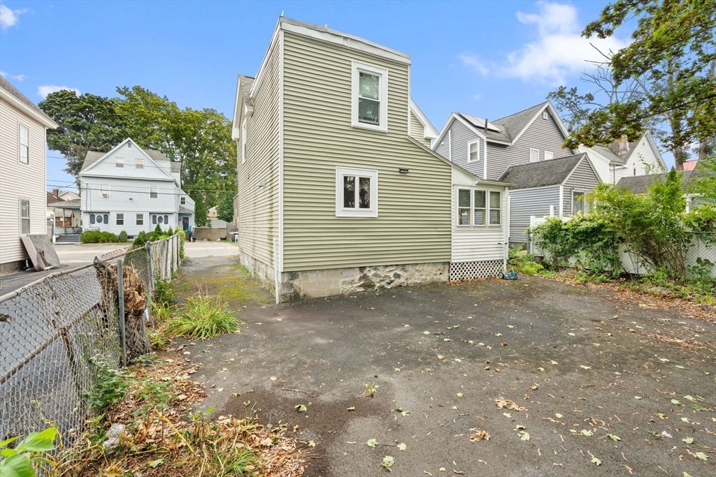 Detached Garage, Exterior