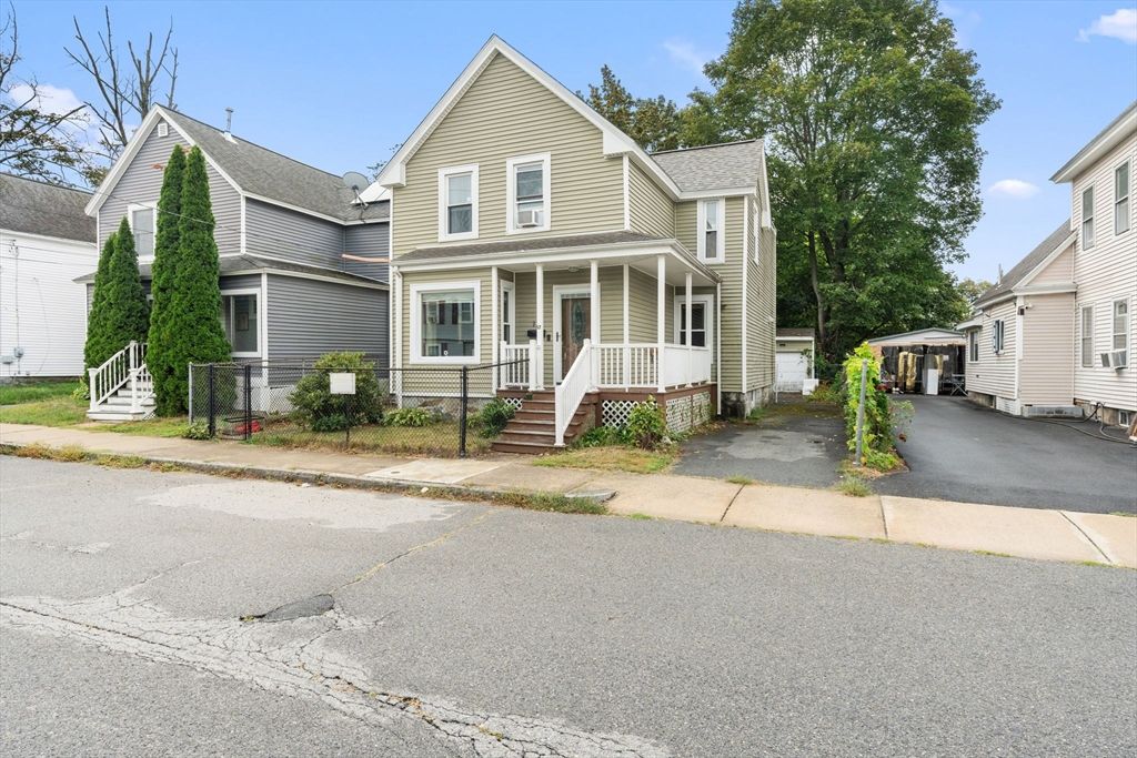 Exterior, Facade, Queen Anne Victorian