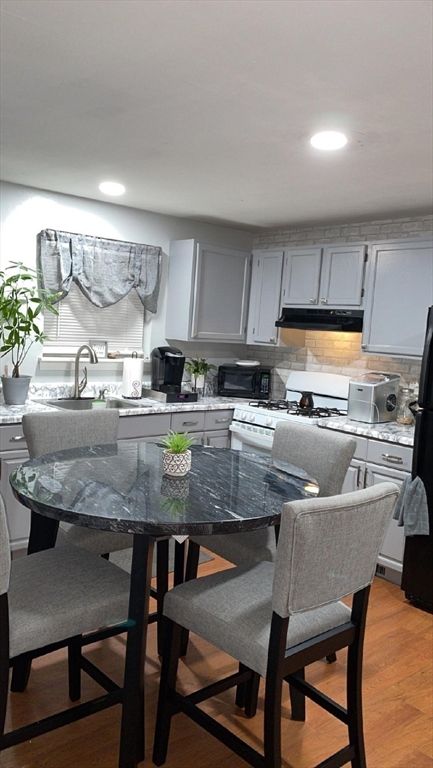 Dining room, Interior, Kitchen, Recessed Lighting, Wood Texture Flooring