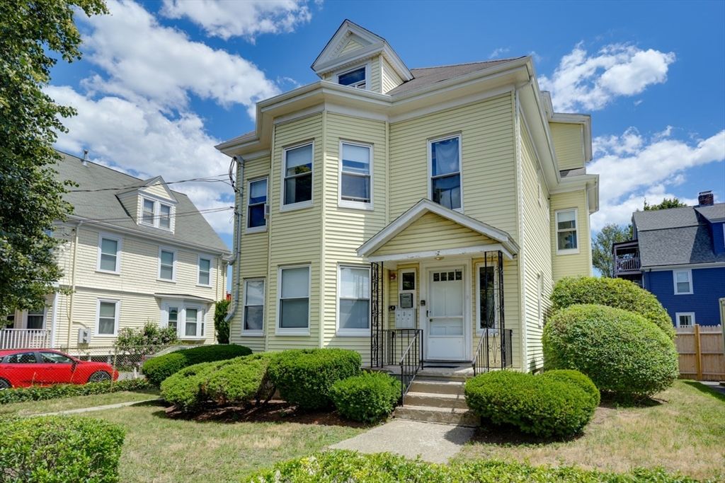 Exterior, Facade, Queen Anne Victorian