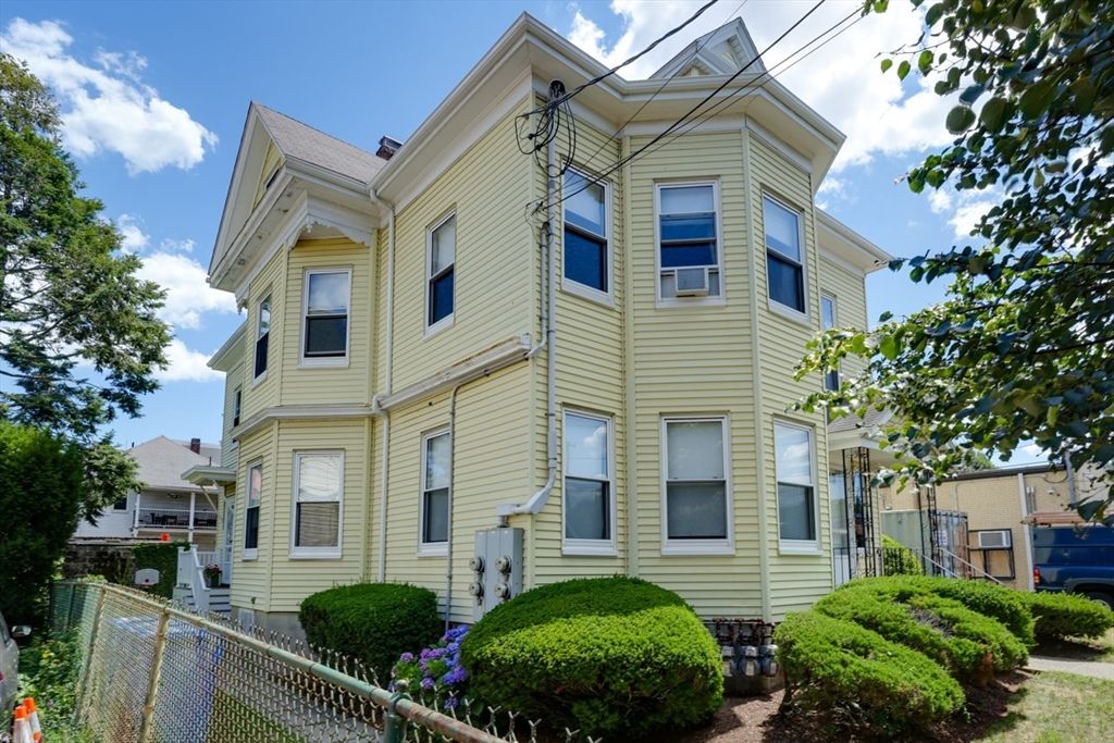 Exterior, Facade, Queen Anne Victorian