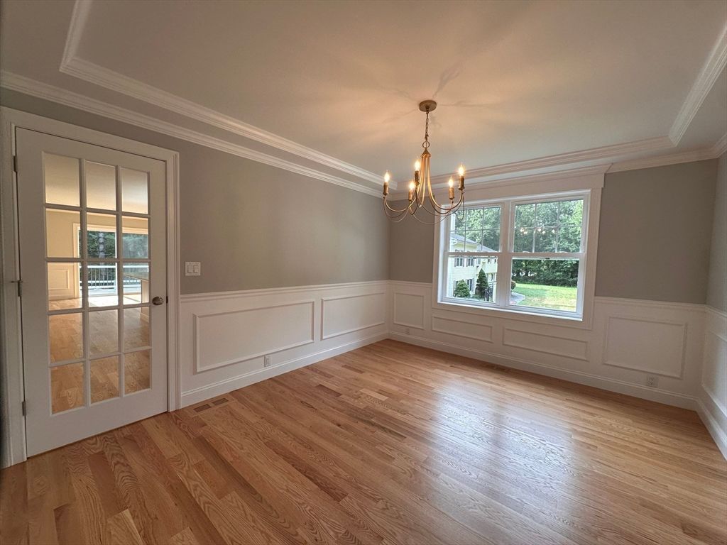 Chandelier, Empty room, Interior, Wood Texture Flooring