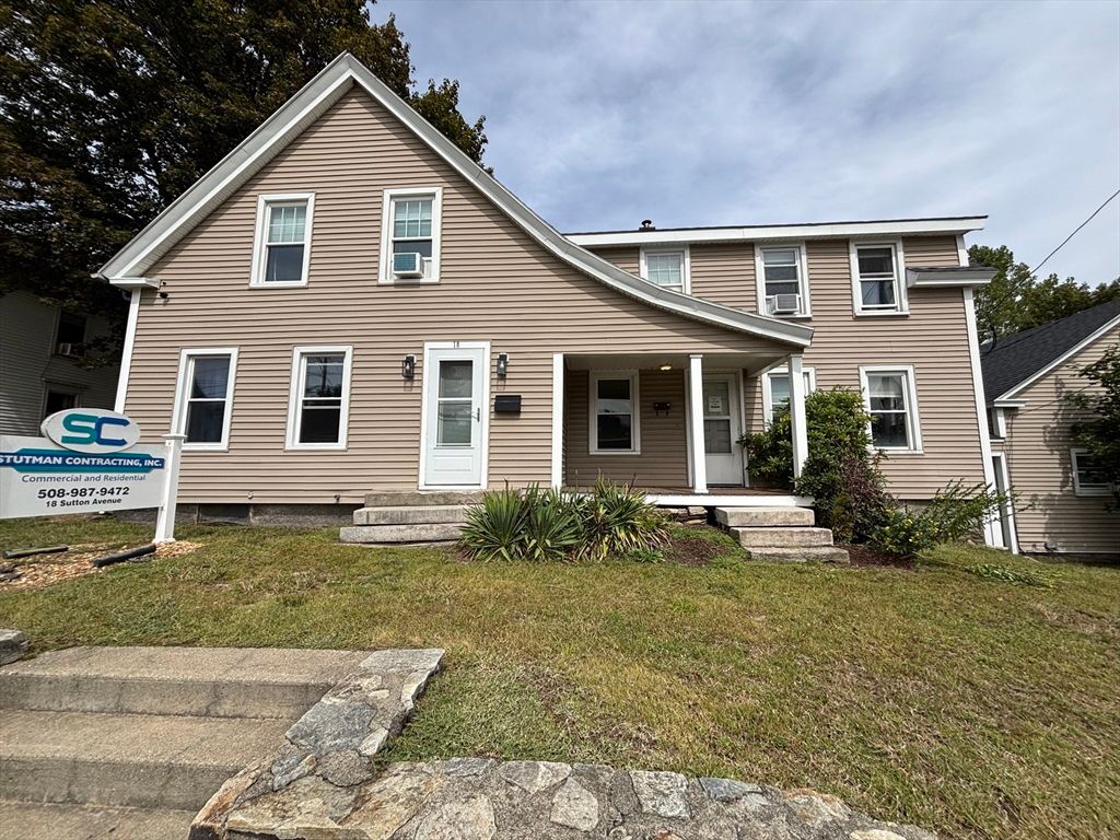 Exterior, Facade, Farmhouse