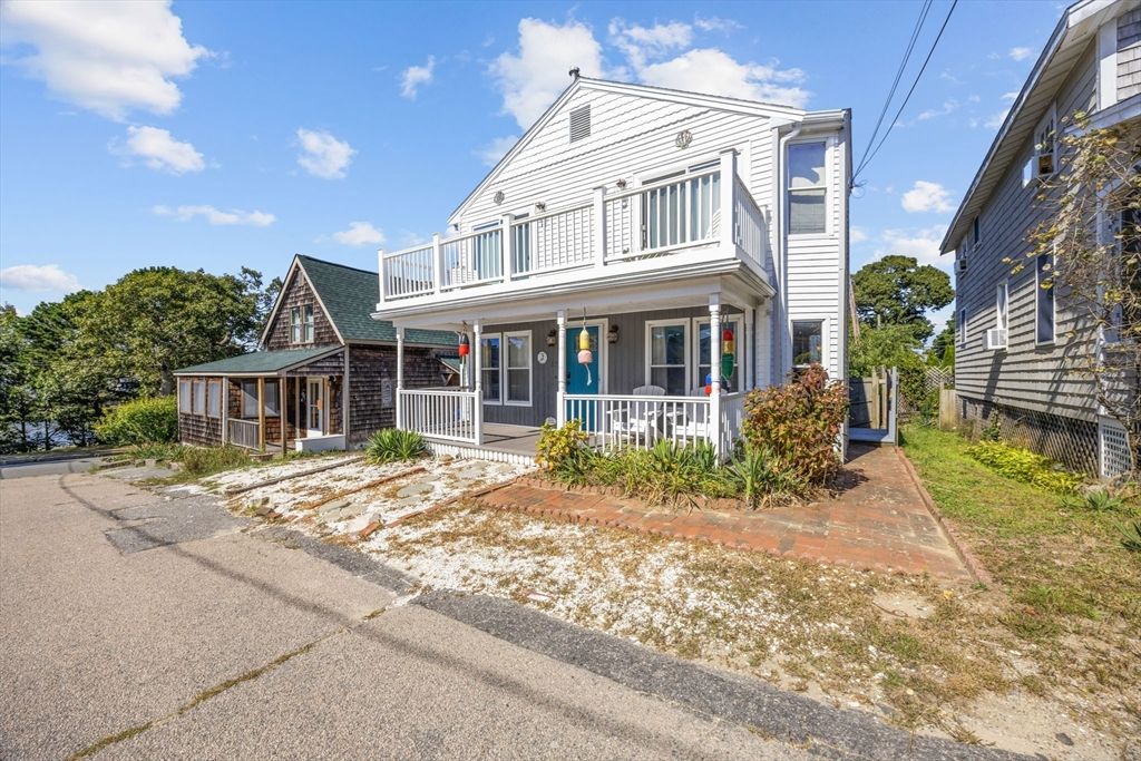 Backyard, Exterior, Facade, Queen Anne Victorian
