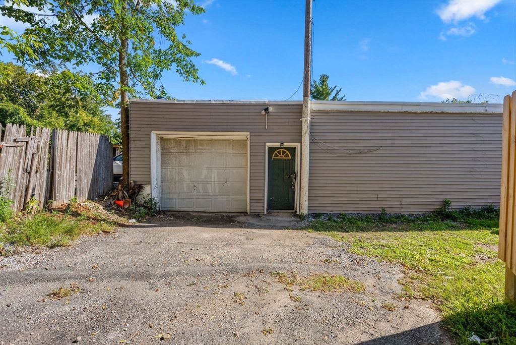 Detached Garage, Exterior