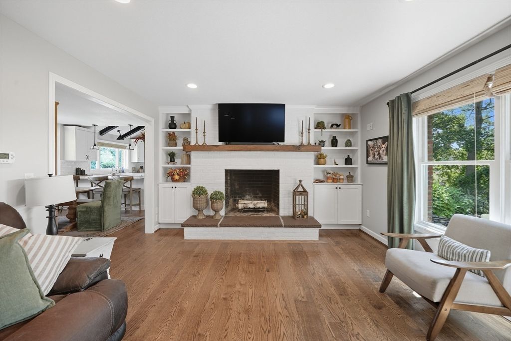 Dining room, Fireplace, Interior, Recessed Lighting, Wood Texture Flooring