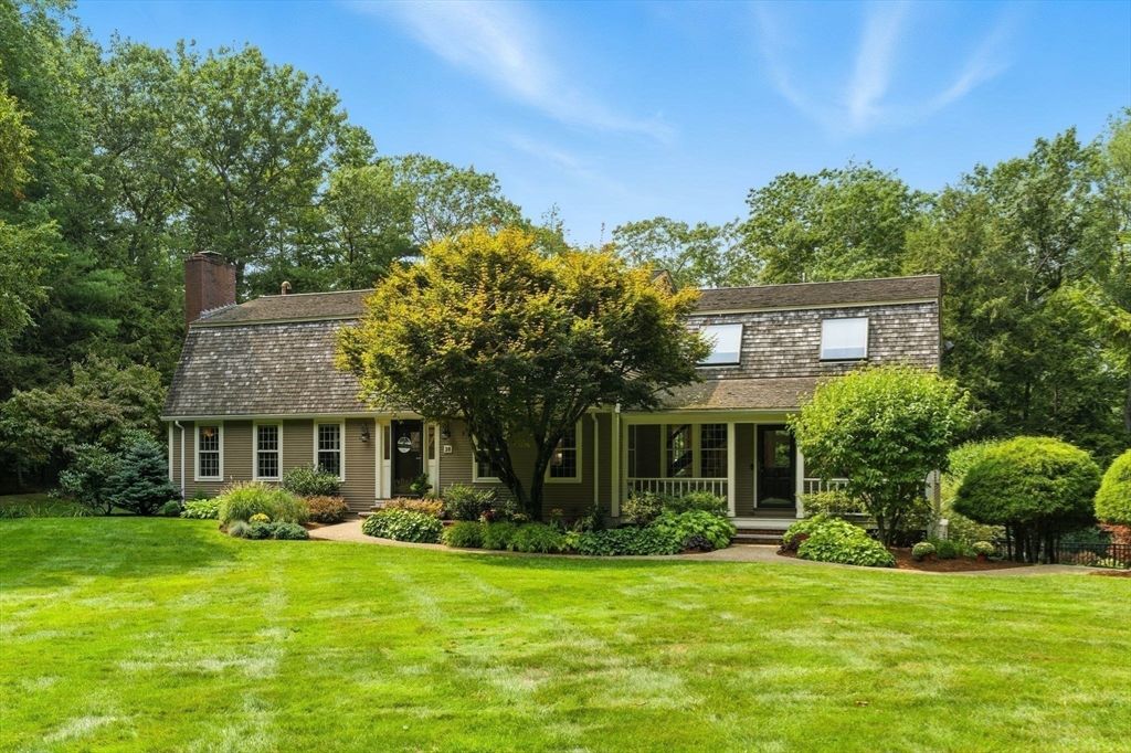 Backyard, Exterior, Facade, Cape Cod