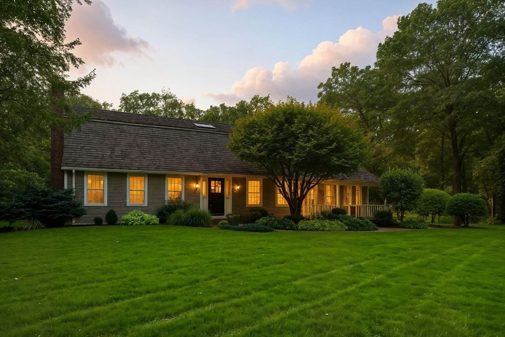 Backyard, Exterior, Facade, Cape Cod