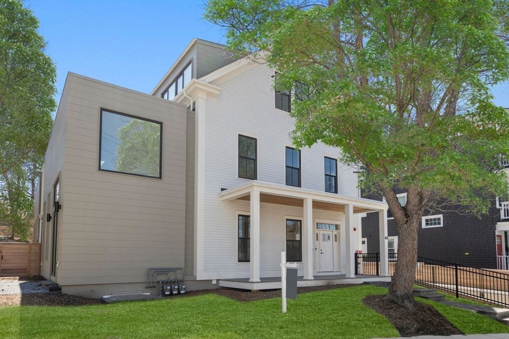 Exterior, Facade, Farmhouse