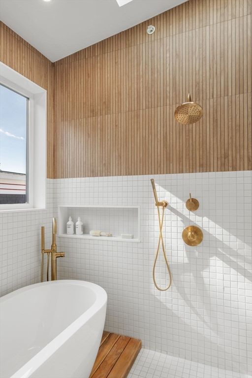 Bathroom, Free Standing Baths, Interior, Recessed Lighting