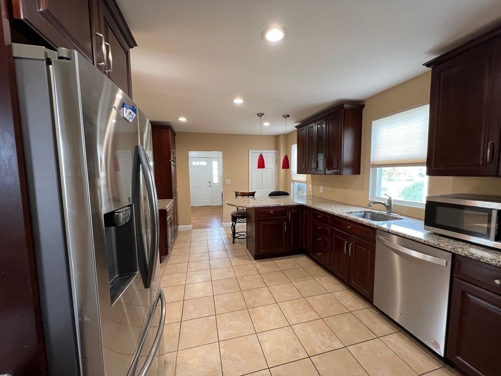 Dining room, Interior, Kitchen, Pendant Lights, Recessed Lighting, Stainless Steel Appliances