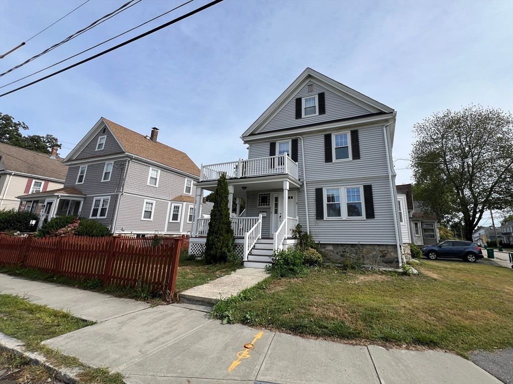 Exterior, Facade, Queen Anne Victorian