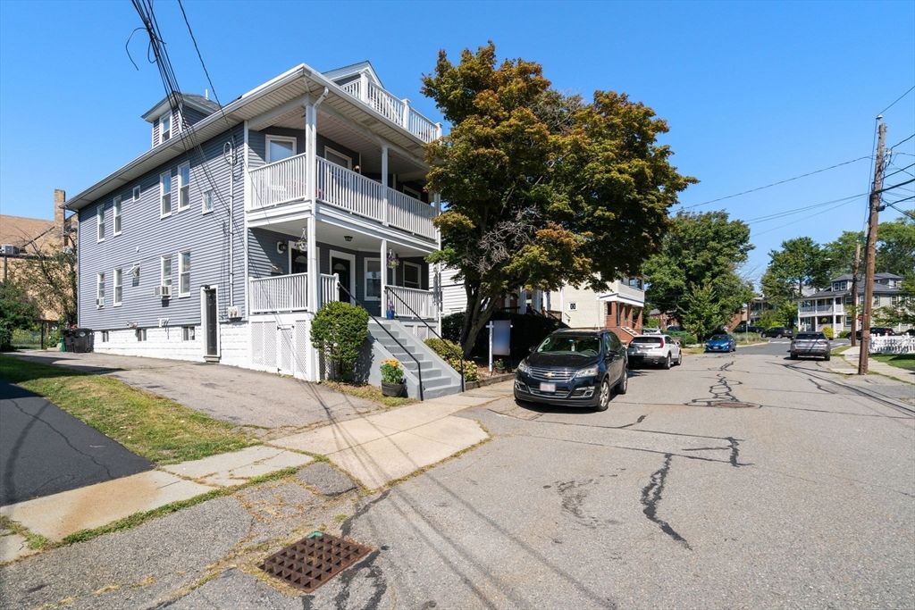 Exterior, Facade, Queen Anne Victorian