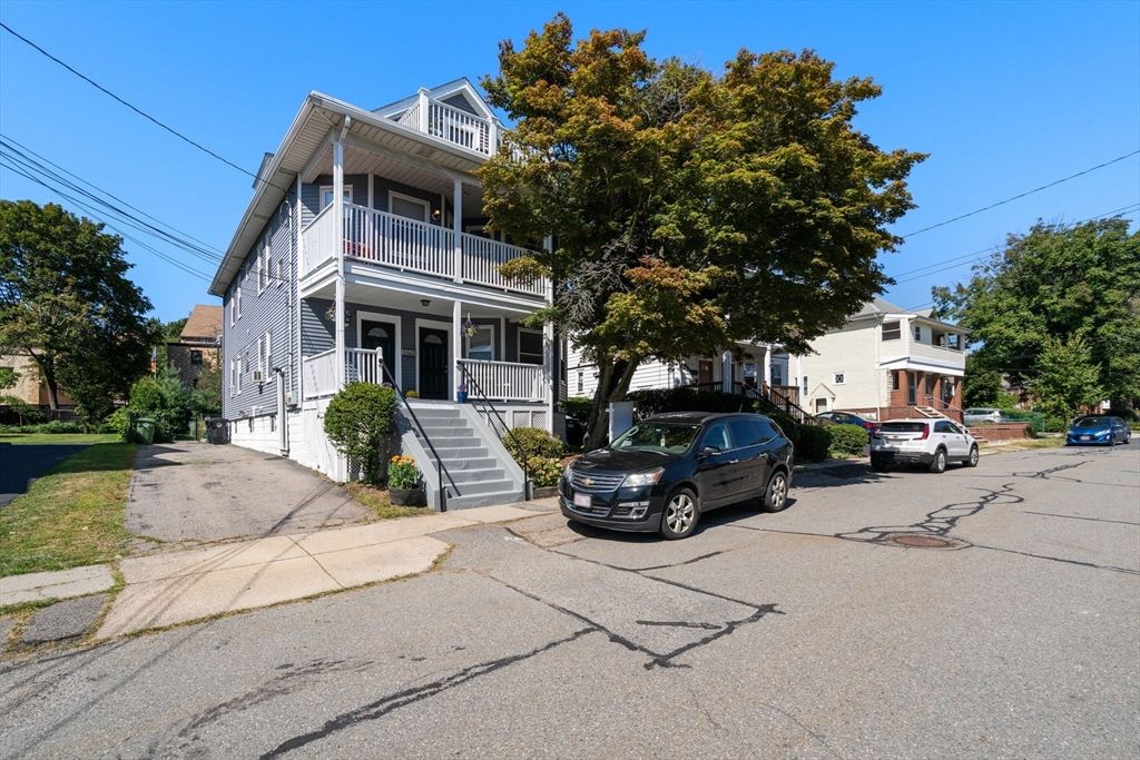 Exterior, Facade, Queen Anne Victorian