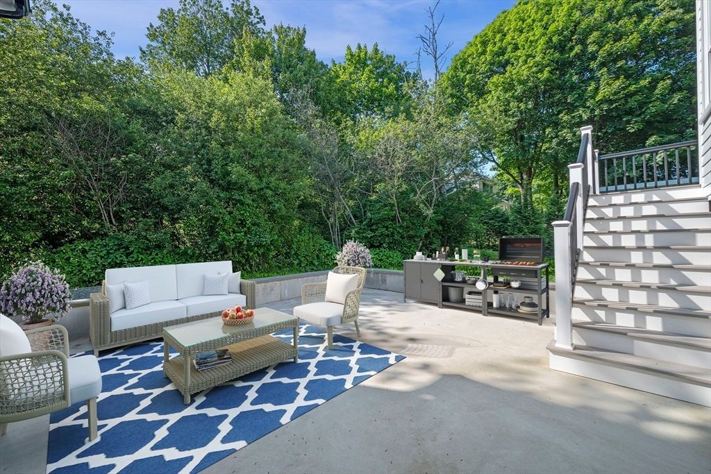 Exterior, Outdoor Kitchen