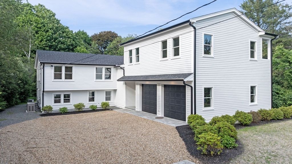 Attached, Exterior, Facade, Farmhouse