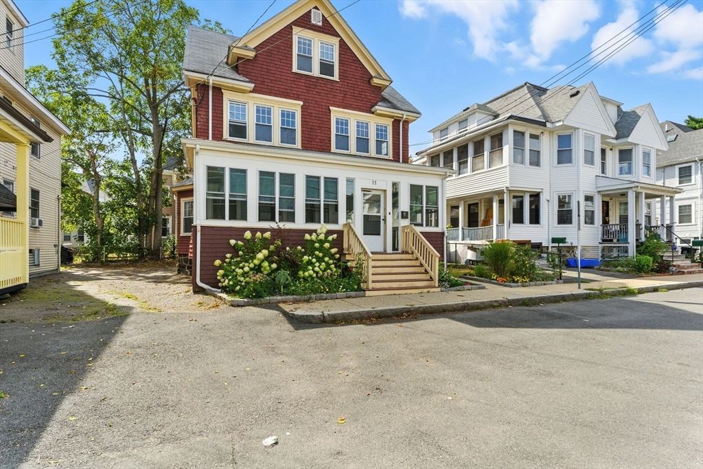Exterior, Facade, Queen Anne Victorian