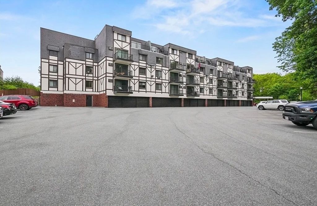 Exterior, Facade, Condo Building